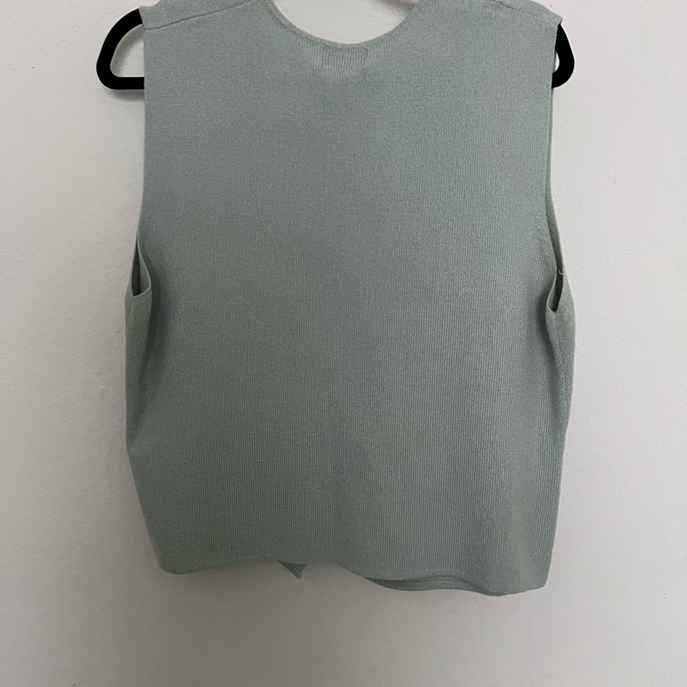 Soft green knit top, embroidered flowers of purple and white M - Picture 2 of 8